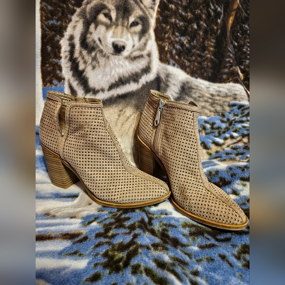 DOLCE VITA Chunky Heel Laser Cut Wedge Ankle Boots Size 7 - Picture 1 of 11